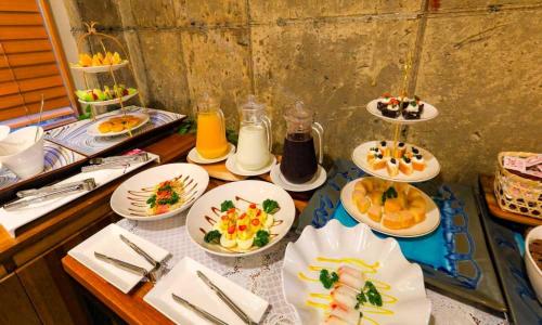 a table with plates of food on top at Hotel Yeogieutte Dongdaegu in Daegu