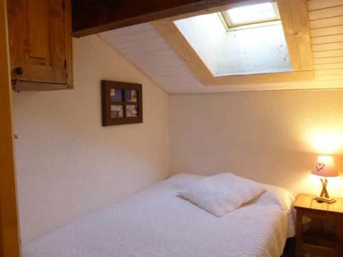 Photo de la galerie de l'établissement Duplex montagnard 6 pers avec piscine et loggia, Arêches - FR-1-342-327, à Beaufort