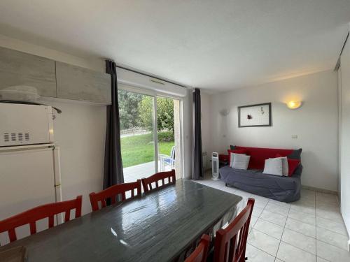 Photo de la galerie de l'établissement Maison T3 climatisée avec piscine, animaux admis, parking - FR-1-382-215, à Salavas