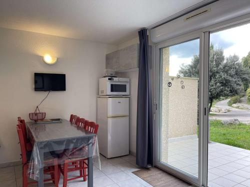 Photo de la galerie de l'établissement Maison T3 climatisée avec piscine, animaux admis, parking - FR-1-382-215, à Salavas