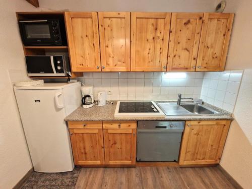 Photo de la galerie de l'établissement Grand appart 6/8 pers, accès direct pistes, proche centre, terrasse - FR-1-265-365, à Modane