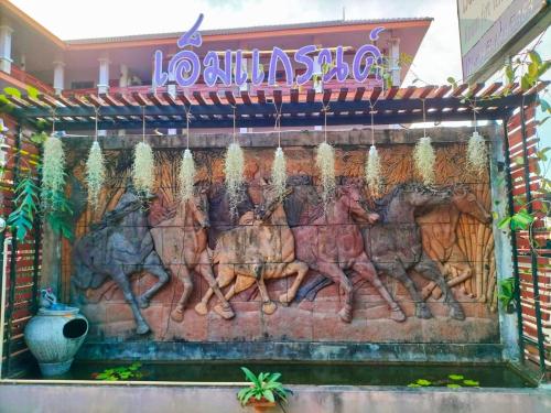 Gambar di galeri bagi Mgrand Hotel di Ban Non Sombun