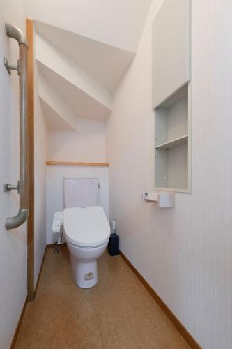 恵那市にある恵那駅前おやどの屋根裏のバスルーム(トイレ付)