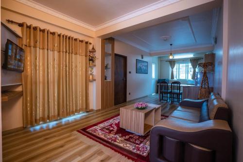 House of Forrest, Service Apartments的休息区