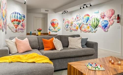a living room with a couch and balloons on the wall at Soaring Spirit - Hot Tub, Pool Table, Arcades, 2 kitchens in Walla Walla
