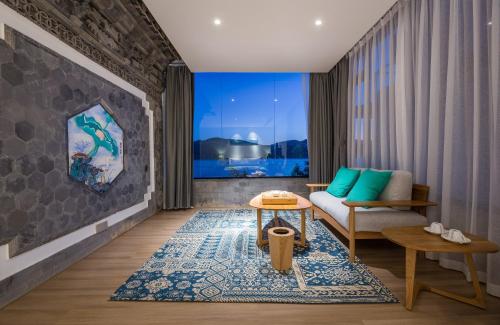 a living room with a couch and a table at Dali Muhai Island Designer Seaview Manor in Dali