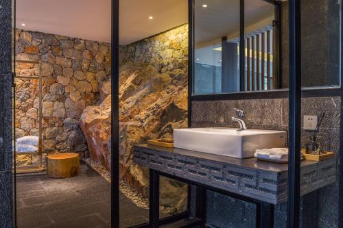 a bathroom with a sink and a mirror at Dali Muhai Island Designer Seaview Manor in Dali