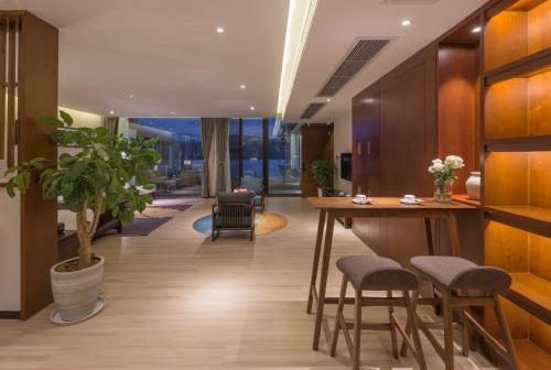 a lobby with a desk and chairs and a table at Dali Muhai Island Designer Seaview Manor in Dali