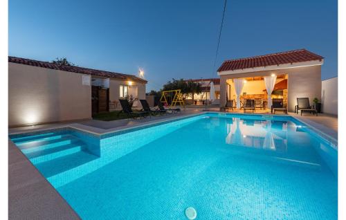 Three-Bedroom Holiday Home In Galovac