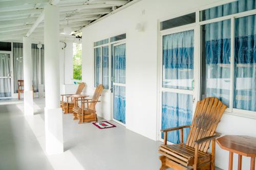Balkoni atau teres di Asanka Surf House & Resturant