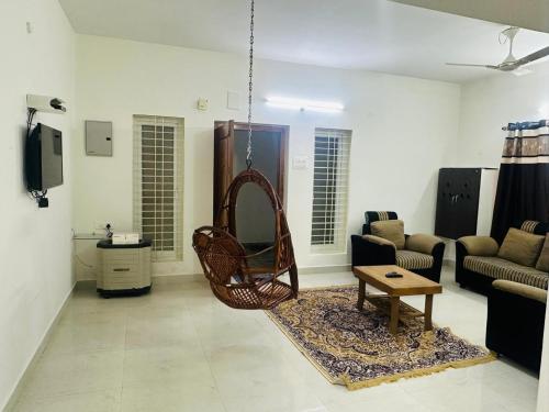 Posezení v ubytování Tirupati SVP Homestay, luxury AC 2BHK flats, free Wifi ,TV, Kitchen, near to Alipiri Fly over & Highway,free AC Cab pickup from Tirupati railway station, Airport