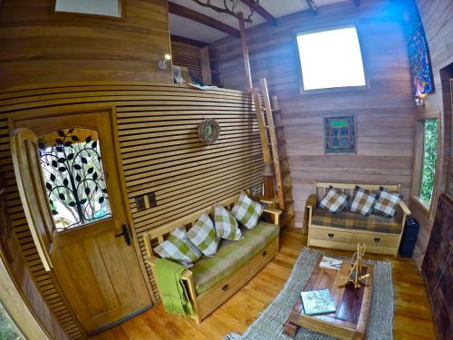 a living room with a couch and a window at La Casa Del Árbol De Chiloé in Castro