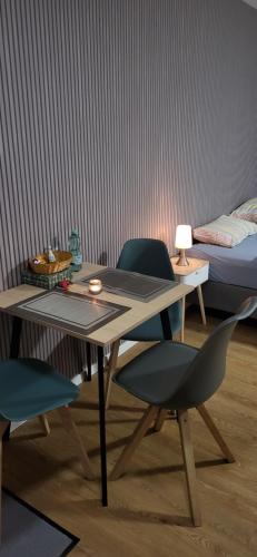 a table with two chairs and a bed in a room at FeWo-Misterek nähe Großer Garten in Dresden
