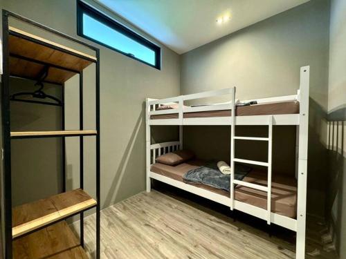 Ένα ή περισσότερα κρεβάτια σε δωμάτιο στο The Luxury Podium3R2B, 8pax YPM103
