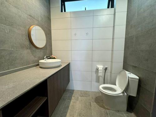 Ένα μπάνιο στο The Luxury Podium3R2B, 8pax YPM103
