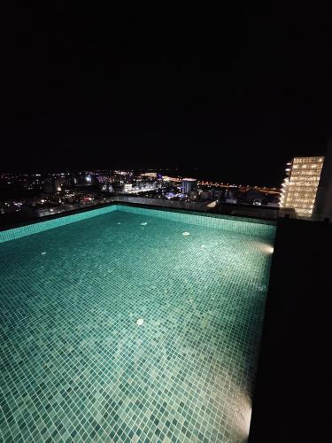 Bazén v ubytování Grand Sapphire Casino & Spa 4 bdr and 3 bdr Iskele nebo v jeho okolí
