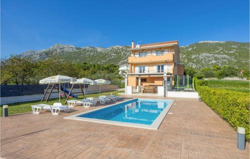 Three-Bedroom Apartment In Donja Ostrvica