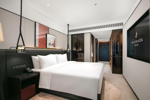 Una cama o camas en una habitación de Park Plaza Xi'an North Station