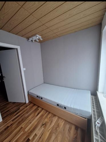 Postel nebo postele na pokoji v ubytování Volli Monteurzimmer Schwäbisch Hall 6 bis 8 Schlafzimmer bis 11 Pers