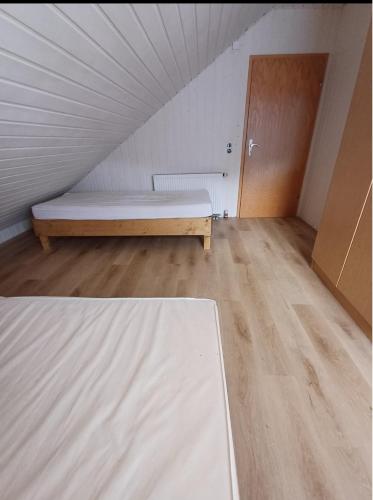 Postel nebo postele na pokoji v ubytování Volli Monteurzimmer Schwäbisch Hall 6 bis 8 Schlafzimmer bis 11 Pers