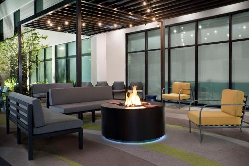 Ruang duduk di Home2 Suites By Hilton Athens I 65