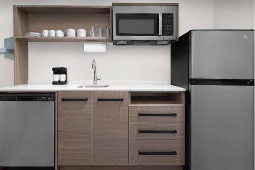 Dapur atau dapur kecil di Home2 Suites By Hilton Athens I 65