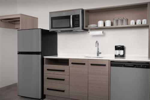 Dapur atau dapur kecil di Home2 Suites By Hilton Athens I 65