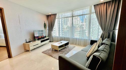 TV a/nebo společenská místnost v ubytování Vortex suites sky view KL