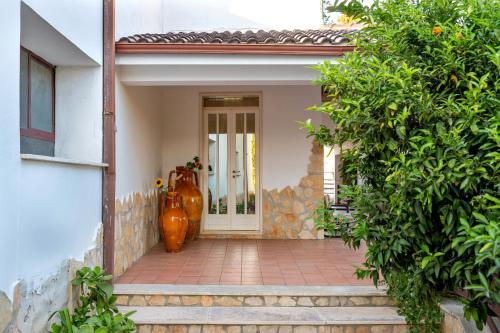 Κήπος έξω από το Villa Dany with pool