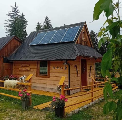 a log cabin with solar panels on the roof at Chatka w Dolinie in Witów