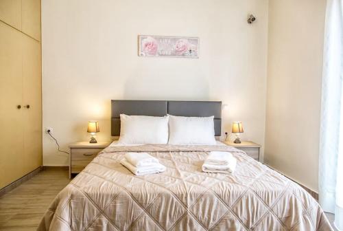 Sunny & Spacious 2BD apt near Acropolis