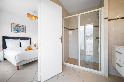 Ένα μπάνιο στο Rives d'or, Superbe 2p traversant, vue imprenable sur la mer