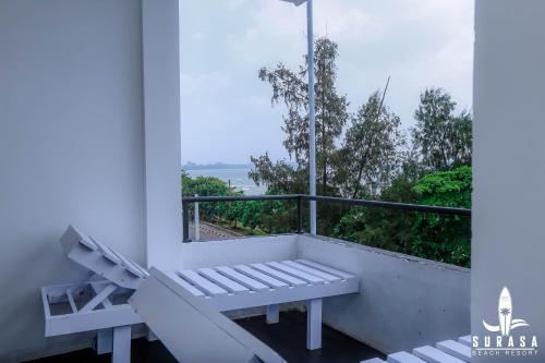 Balkón nebo terasa v ubytování Surasa Beach Resort