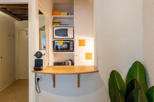 Beautiful studio on the most prestigious street Saint-Honore - Near Louvre, amazing location!
