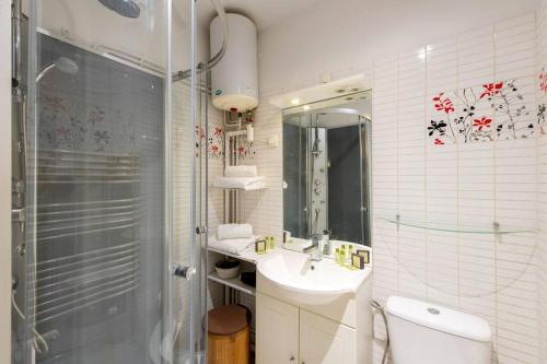 Beautiful studio on the most prestigious street Saint-Honore - Near Louvre, amazing location!