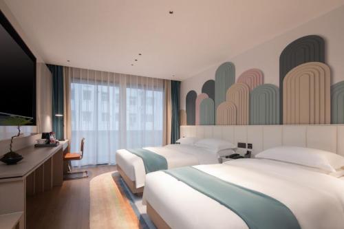 Postel nebo postele na pokoji v ubytování Mehood EZZI Hotel Jingdezhen Cidu Avenue