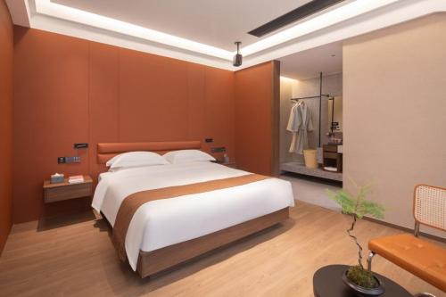 Postel nebo postele na pokoji v ubytování Mehood EZZI Hotel Jingdezhen Cidu Avenue