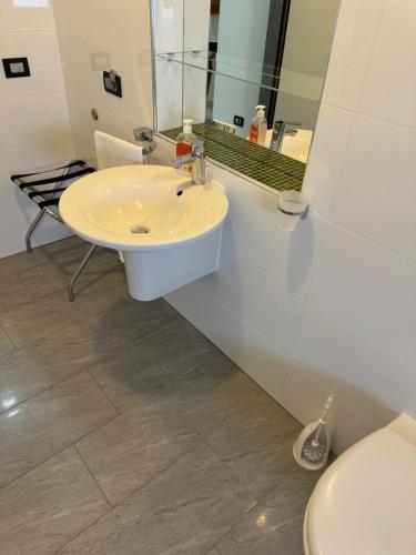 Ένα μπάνιο στο Funtana Appartements an der 1 Reihe vom Meer