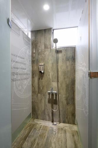 Un baño de WORK INN TPE