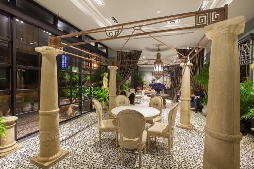 Restoran või mõni muu söögikoht majutusasutuses Chihpen Hotel Royal Kingdom
