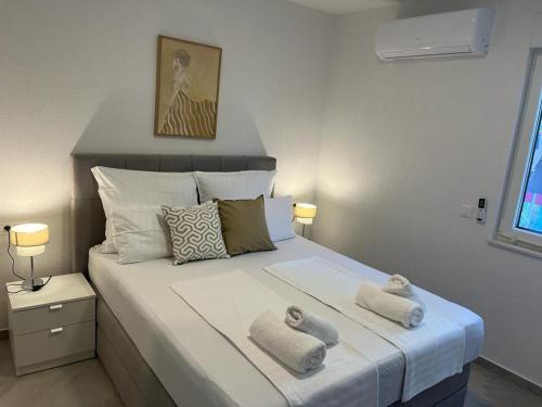 En eller flere senge i et værelse på Apartment Paradise A&I