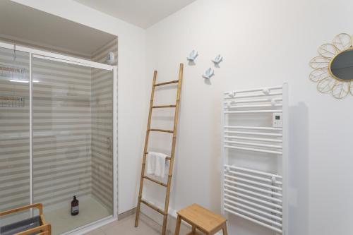 Bilik mandi di Les pins 205 - Appt 400m de la plage