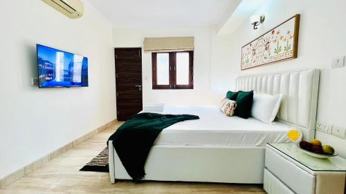 Postel nebo postele na pokoji v ubytování Olive Serviced Apartments - New Friends Colony