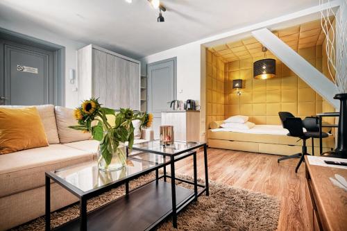 Ένα ή περισσότερα κρεβάτια σε δωμάτιο στο Apartamenty Katarynka Stary Rynek