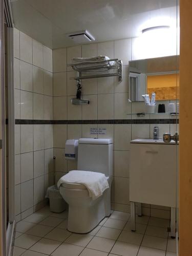 Kamar mandi di Honey Prince