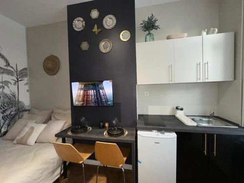 Kuchyň nebo kuchyňský kout v ubytování LeRelaisdOdile - Suite Studios Confort - Idéal PRO & Couple - LILLE VAUBAN