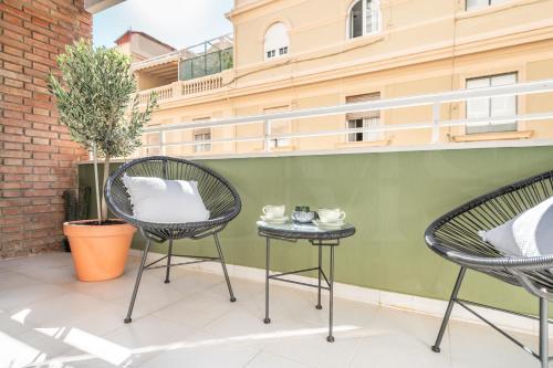 Balkoni atau teres di Exquisite and charming experience in Soho by REMS