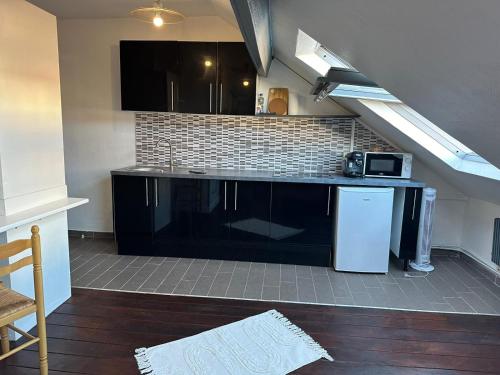 Kuchyň nebo kuchyňský kout v ubytování LeRelaisdOdile - Suite Studios Confort - Idéal PRO & Couple - LILLE VAUBAN