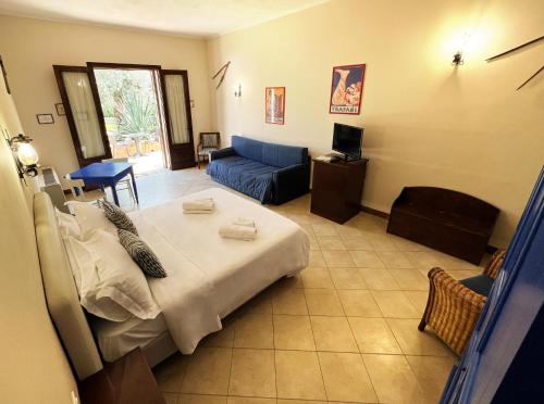 a living room with a bed and a couch at Case Di Latomie in Castelvetrano Selinunte