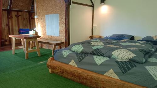 Postel nebo postele na pokoji v ubytování ไร่นิธิสุนทร nithisoonthon farmstay